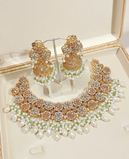 Elegant Light-Gold Necklace with Jhumki Set